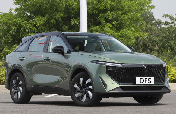Stylish Safety Dongfeng Venucia With 1.6L Engine Capacity Reliable